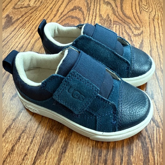 UGG Other - Ugg Rennon Low Sneakers Sz 6